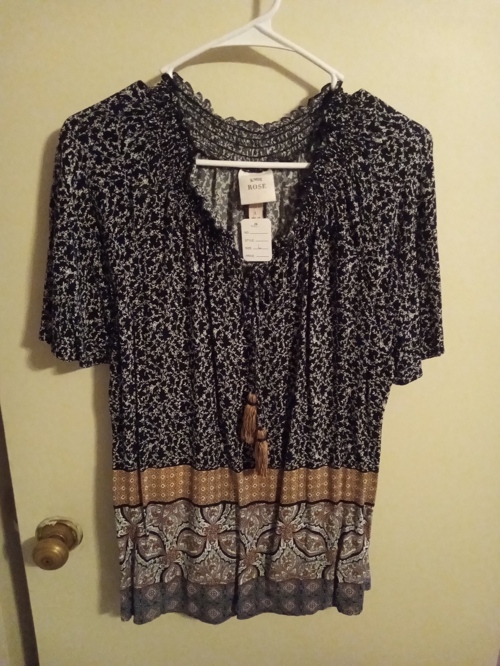 Knox Rose Black and Cream Mixed-Print Short Sleeve Blouse with Tassel Tie